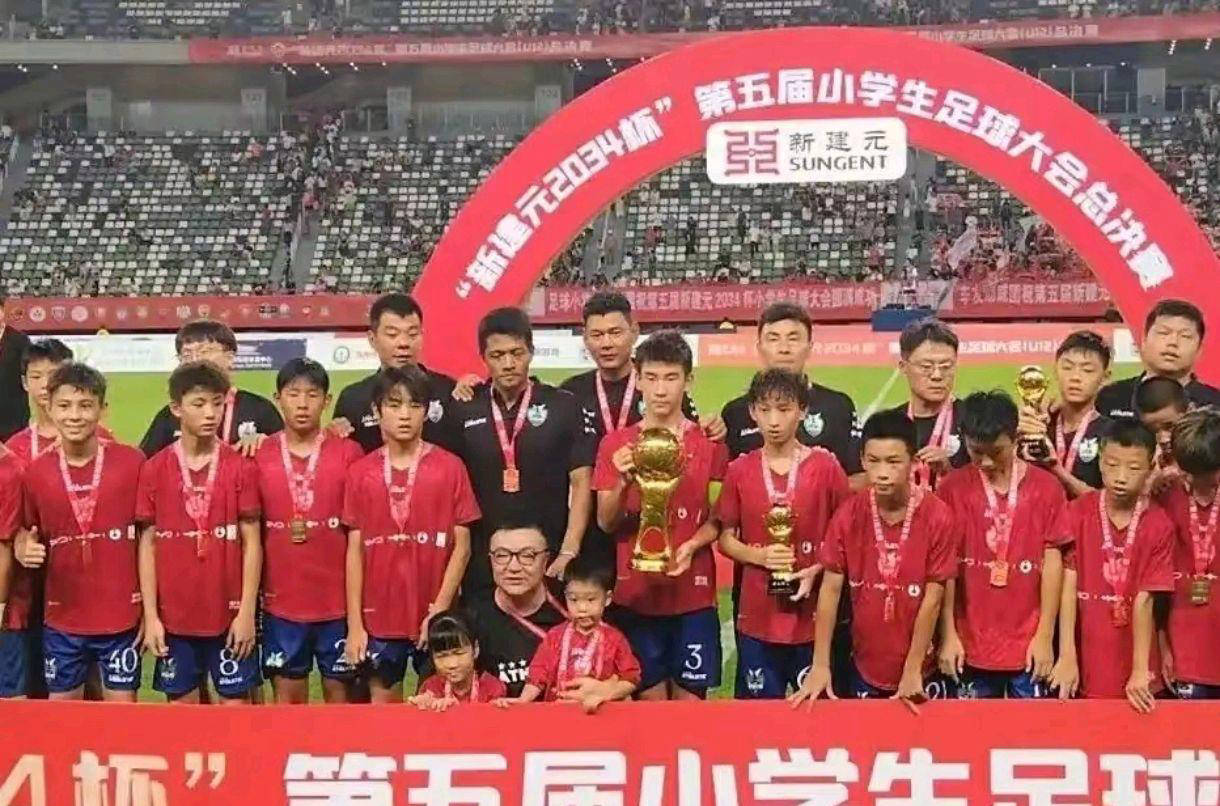 频连线公开, 路带领的球